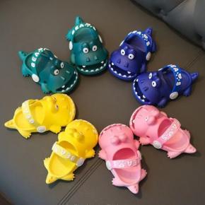 Children's slippers New Cute Cartoon Animal crocodile Slippers Fashion Kids Indoor Outside non-slip Beach sandals